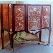 Coffret en marqueterie avec décorations florales
