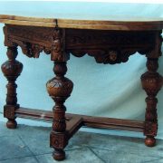 Console ancienne en chêne sculpté, pieds balustres et têtes de chérubins restaurée